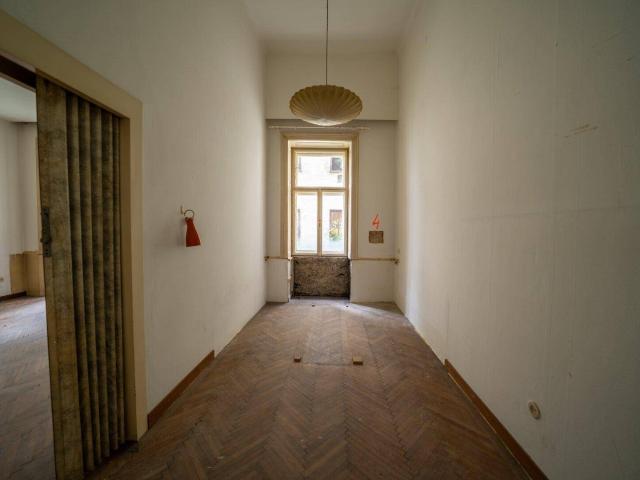 Charmante 2 Zimmer Altbauwohnung zur individuellen Gestaltung
