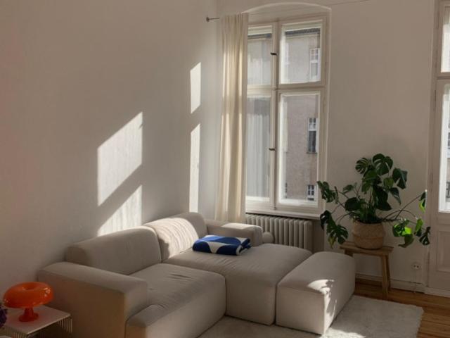 Charmante 2 Zimmer Altbauwohnung zur Zwischenmiete