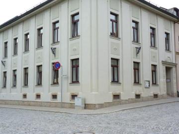 Charmante 2 Zimmer Altbauwohnung in gepflegtem Mehrfamilienhaus