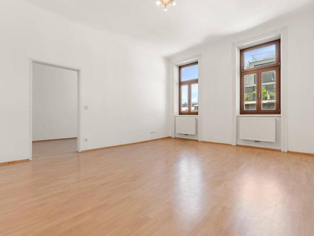 Charmante 2 Zimmer Altbauwohnung mit hohen Räumen