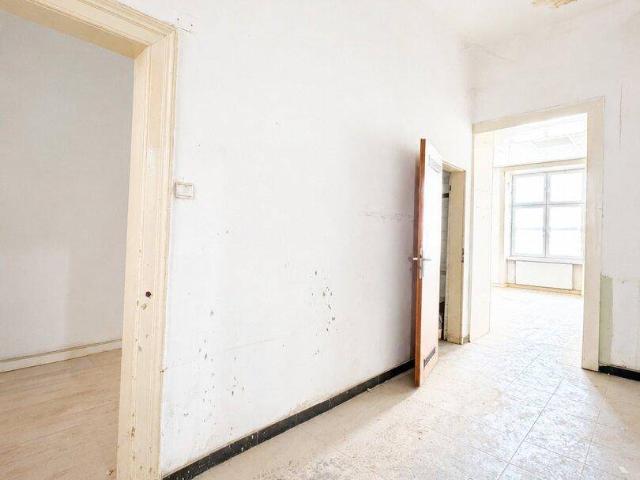 Charmante 2 Zimmer Altbauwohnung mit Potenzial in zentraler Ruhelage