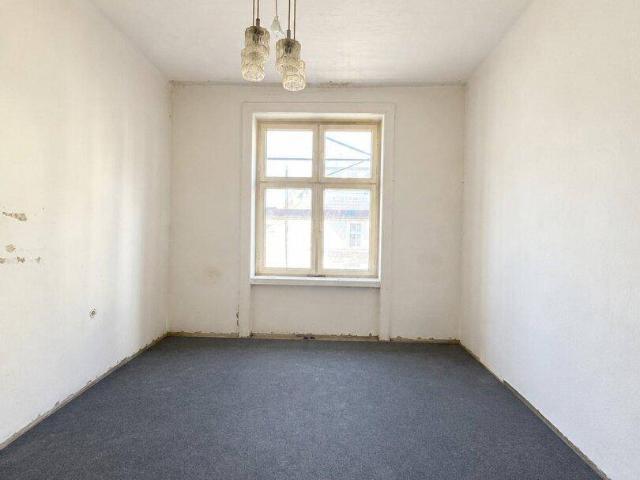 Charmante 2 Zimmer Altbauwohnung mit Potenzial in zentraler Ruhelage