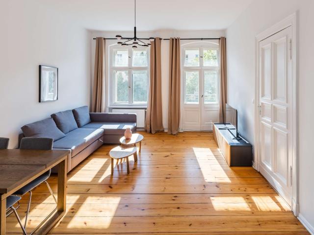 Charmante 2 Zimmer Altbauwohnung mit Westbalkon nahe Maybachufer