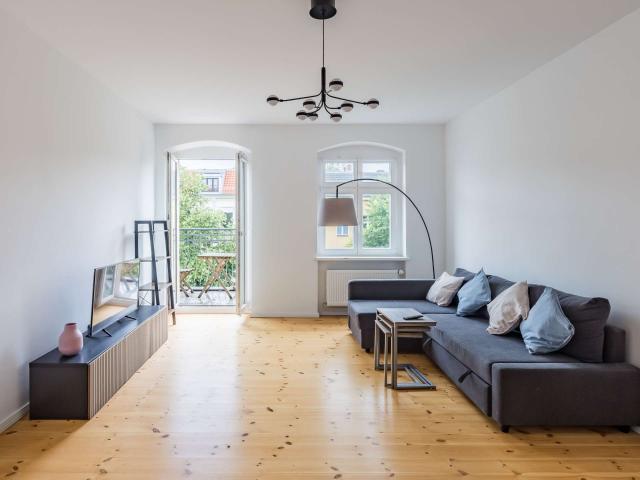 Charmante 2 Zimmer Altbauwohnung mit Westbalkon nahe Volkspark Hasenheide