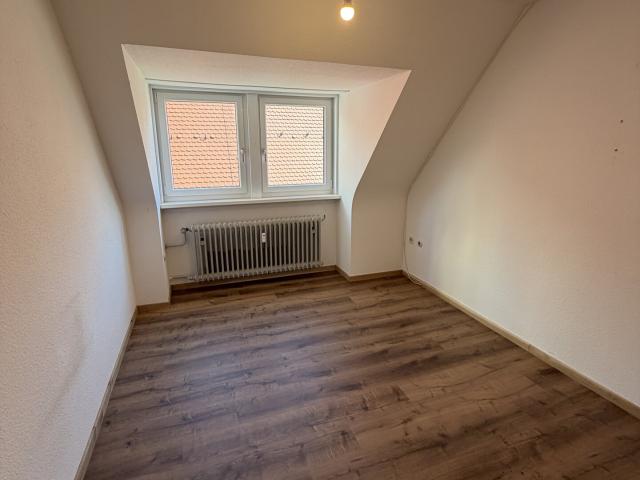 Charmante 2 Zimmer Dachgeschoss Wohnung im Herzen von Crailsheim