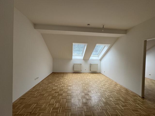 Charmante 2 Zimmer Dachgeschosswohnung | Wohnhof LKH Leoben