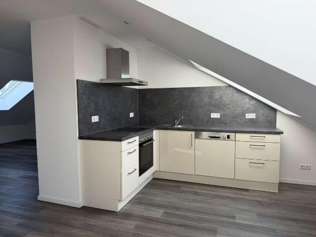 Charmante 2 Zimmer Dachgeschosswohnung für Singles oder Paare