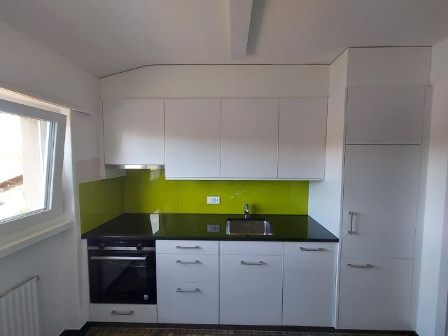 Charmante 2 Zimmer Dachgeschosswohnung in Gurmels – sofort verfügbar!