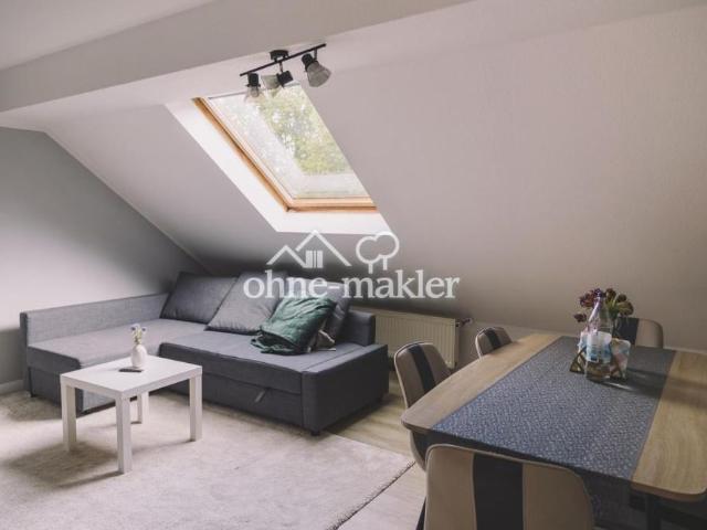 Charmante 2 Zimmer Dachgeschosswohnung in stilvoller Altbauvilla – zentrale Lage mit Kinzigblick