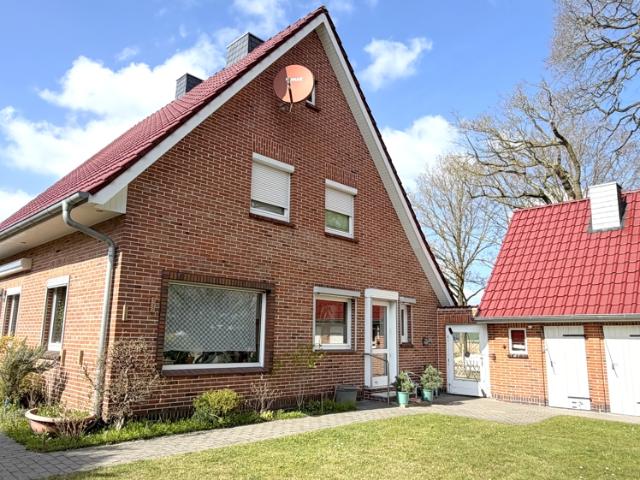 Charmante 2 Zimmer Dachgeschosswohnung mit Carportstellplatz und Gemeinschaftskeller in Edewecht