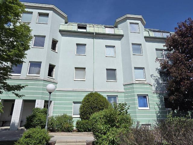 Charmante 2 Zimmer Dachgeschosswohnung mit Garage in Ebergassing