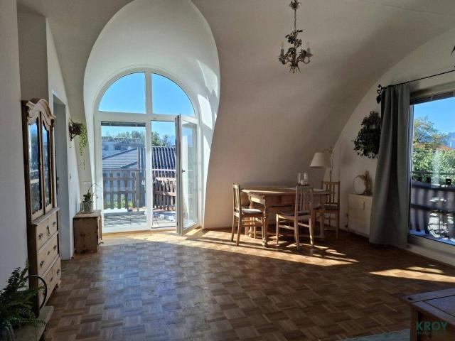Charmante 2 Zimmer Dachgeschoßwohnung mit Terrasse und TG Platz