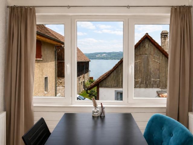 Charmante 2 Zimmer Dachwohnung mit Seesicht in Steckborn