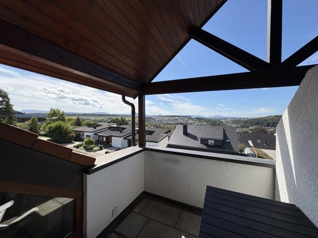 Charmante 2 Zimmer Maisonettewohnung mit herrlichem Ausblick und TG Stellplatz – sofort bezugsfrei!