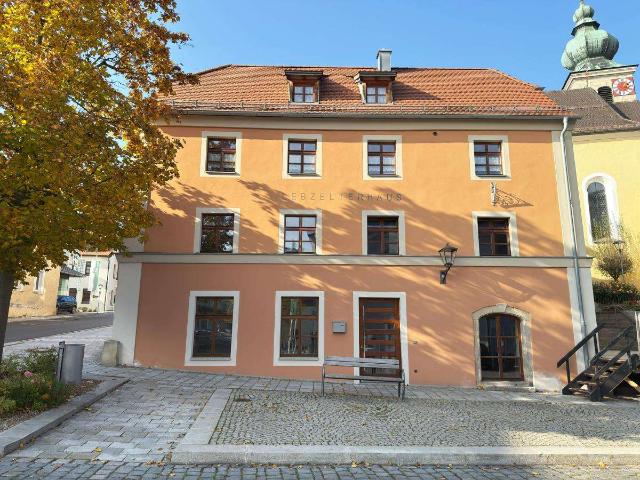 Charmante 2 Zimmer mit Laden im historischen Gebäude