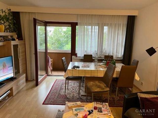 Charmante 2 Zimmer Wohnung mit Balkon & optionalem Tiefgaragen Stellplatz in Augsburg Oberhausen