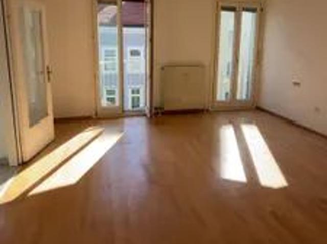 Charmante 2 Zimmer Wohnung mit Balkon & Garage im 10. Bezirk