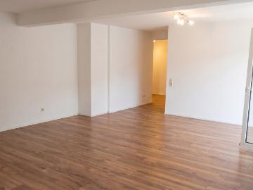 Charmante 2 Zimmer Wohnung mit Balkon & Tiefgaragen Stellplatz