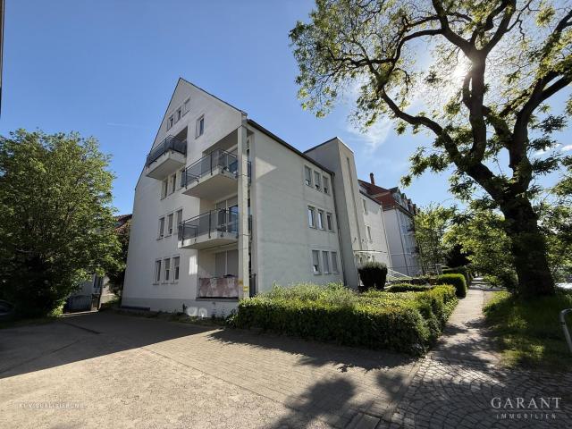 Charmante 2 Zimmer Wohnung mit Balkon und Tiefgaragen Stellplatz in beliebter Lage von Freiburg