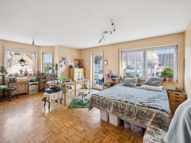 Charmante 2 Zimmer Wohnung mit Balkon und Außenstellplatz