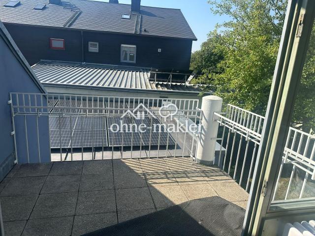 Charmante 2 Zimmer Wohnung mit großzügigem Dachstudio, Balkon & Einbauküche in Vierkirchen