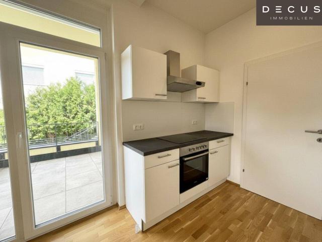 | CHARMANTE 2 ZIMMER WOHNUNG MIT GROSSZÜGIGER SW TERRASSE | IN WUNDERSCHÖNER ALTBAU VILLA | HELL & GEMÜTLICH | IDEAL FÜR STUDENTEN, SINGELS ODER PÄRCHEN | NÄHE MED UNI | TOP LAGE