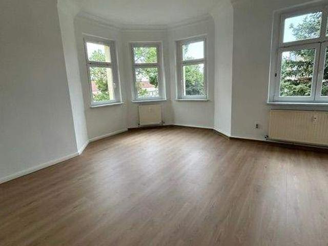 Charmante 2 Zimmer Wohnung mit großem Garten zur Mitbenutzung