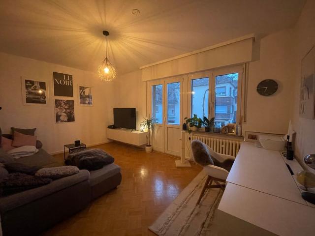 Charmante 2 Zimmer Wohnung mit großer Wohnküche und EBK