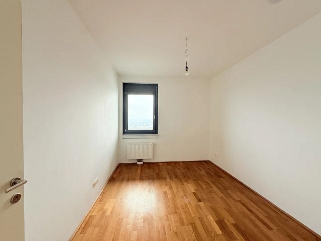 Charmante 2 Zimmer Wohnung mit großer Loggia und viel Licht durch Südseite