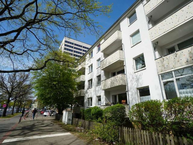 Charmante 2 Zimmer Wohnung mit offener Küche und zwei Balkonen