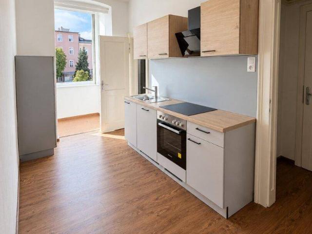 Charmante 2 Zimmer Wohnung mit Loggia in zentraler Lage