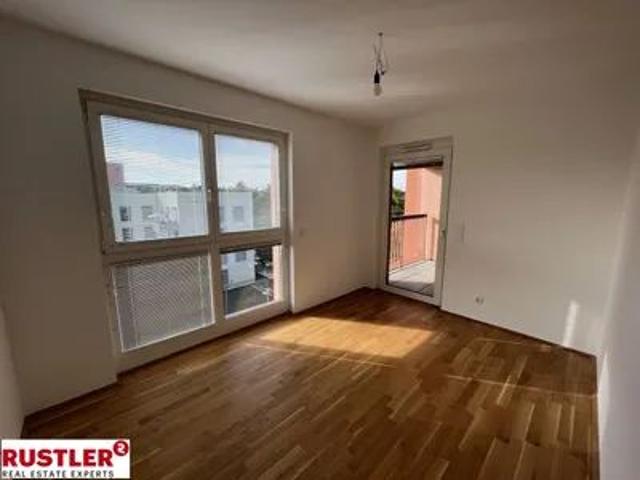 Charmante 2 Zimmer Wohnung mit Loggia und schönem Ausblick