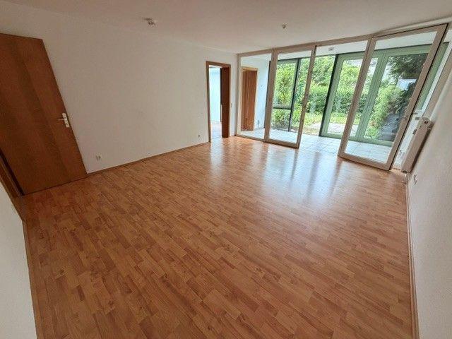 Charmante 2 Zimmer Wohnung mit Mietereigenem Garten!