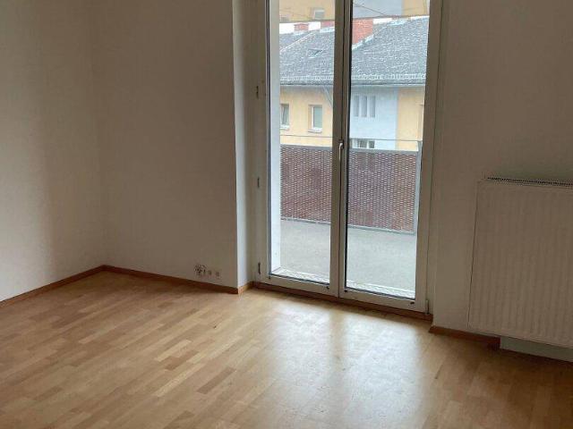 Charmante 2 Raum Wohnung mit Balkon in Ried im Innkreis – perfekte Raumaufteilung in guter Wohnlage! Ab sofort verfügbar! UNBEFRISTETER VERTRAG!