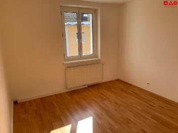 charmante 2 raum wohnung mit balkon in ried im innkreis – perfekte raumaufteilung in guter wohnlage! ab 01.07.2026 verfügbar! unbefristeter vertrag!