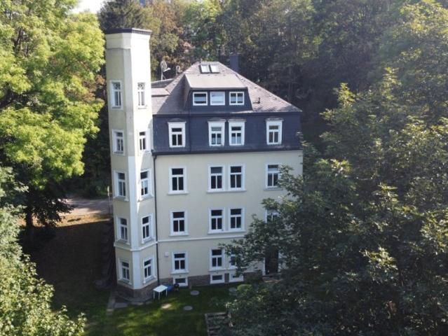Charmante 2 Raum Wohnung mit besonderem Turmzimmer in ruhiger, zentrumsnaher Lage von Annaberg!