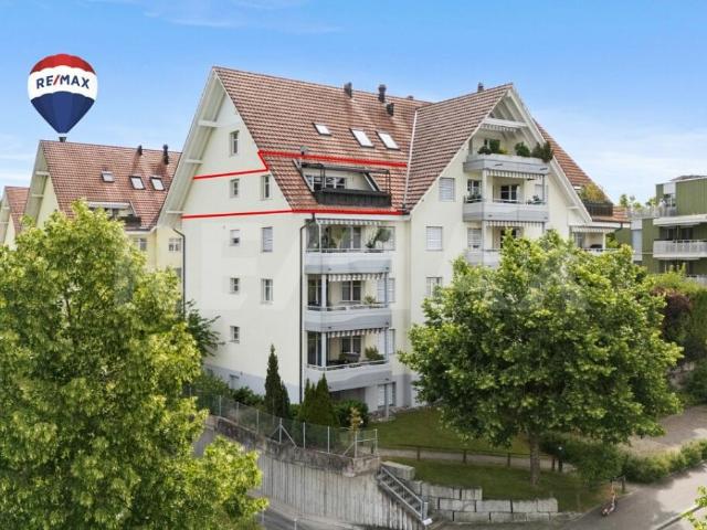 Charmante 4.5 Zi. Dachwohnung mit sonnigem Balkon und Weitsicht