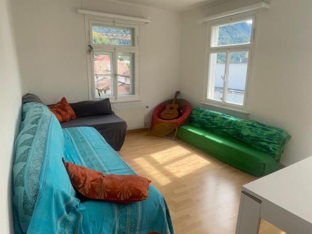 Charmante 4.5 Zimmer Altbauwohnung mit Balkon & Bergsicht