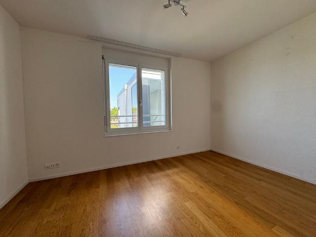 Charmante 4.5 Zimmer Dachwohnung in Berg TG – Modern, ruhig und familienfreundlich