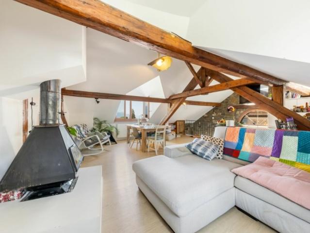 Charmante 4,5 Zimmer Doppelhauswohnung im Zentrum von Blonay
