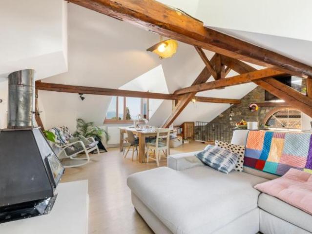 Charmante 4,5 Zimmer Maisonettewohnung im Zentrum von Blonay