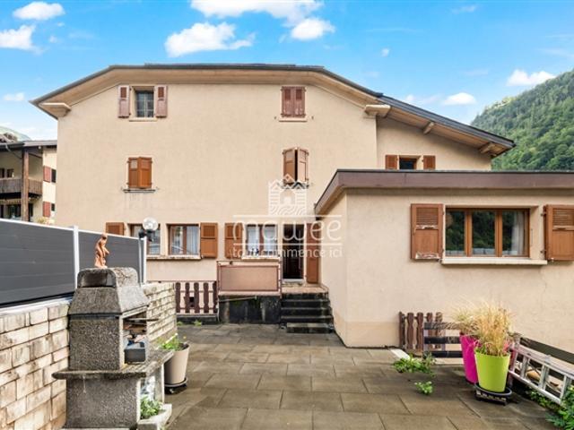 Charmantes 4,5 Zimmer Haus mit Terrassen und Nebengebäuden in Martigny Combe!