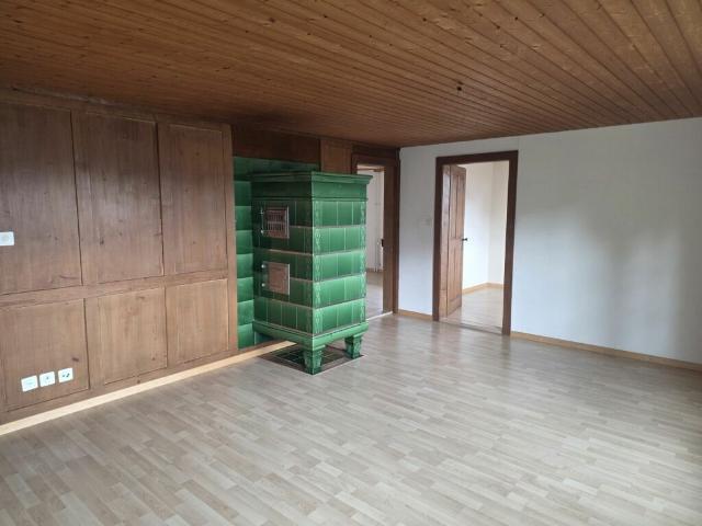 Charmante 4 Zimmer Altbauwohnung zu vermieten