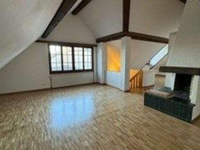 Charmante 4 Zimmer Altbauwohnung mit Seeblick in Horgen