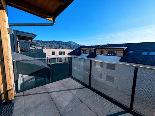 Charmante 4 Zimmer Dachgeschoss Erstbezugs Wohnung mit Balkon im Ortzentrum von Hallwang!