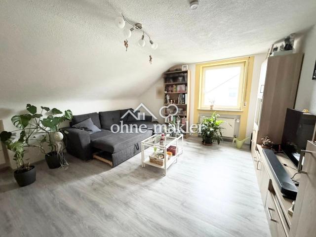 Charmante 4 Zimmer DG Wohnung mit eigenem Garten+Garage+Stellplatz in TOP Lage!