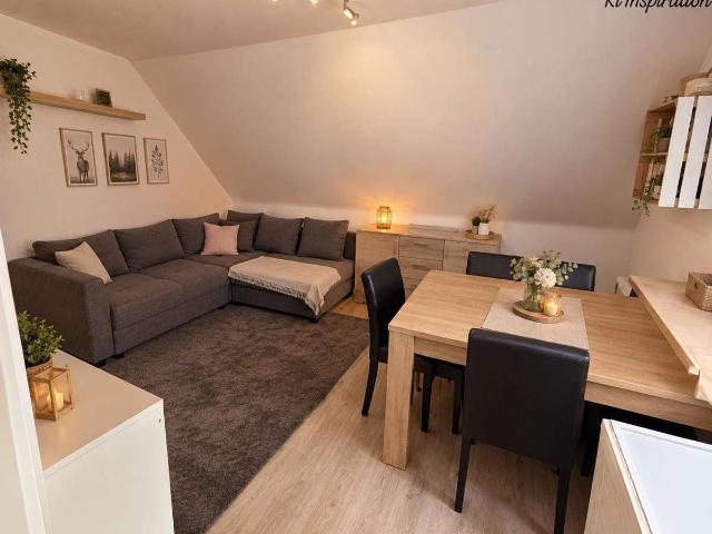 Charmante 4 Zimmer DG Wohnung mit eigenem Gartenstück und Stellplatz in Dormagen Mitte