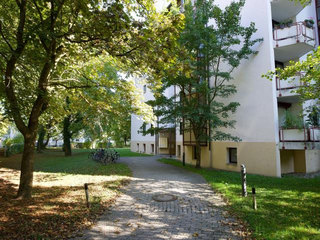 Charmante 4 Zimmer Maisonette Wohnung mit Südbalkon in München Allach – Nähe Karlsfelder Bahnhof