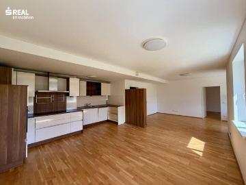 Charmante 4 Zimmer Wohnung mit 140 m² Garten in Leesdorf