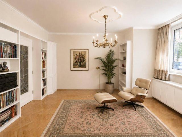 Charmante 4 Zimmer Wohnung mit Charakter im Hochparterre im beliebten Stadtteil Andräviertel